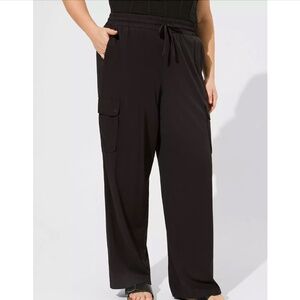 Torrid - Wide Leg Black Lightweight Rayon Cargo Drawstring Pant - 1x Short
